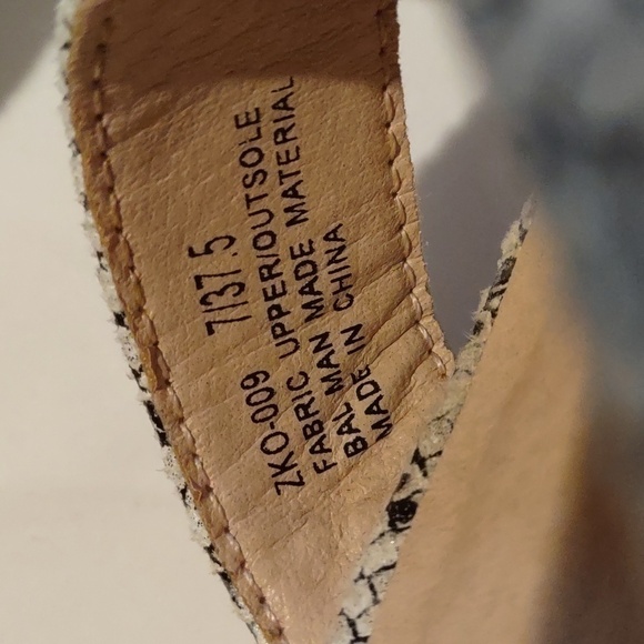 Chinese Laundry Snake Skin platform Sandals - Picture 7 of 9